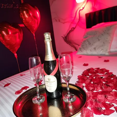 La Volupte - Avec Jacuzzi - Sauna Appartement *